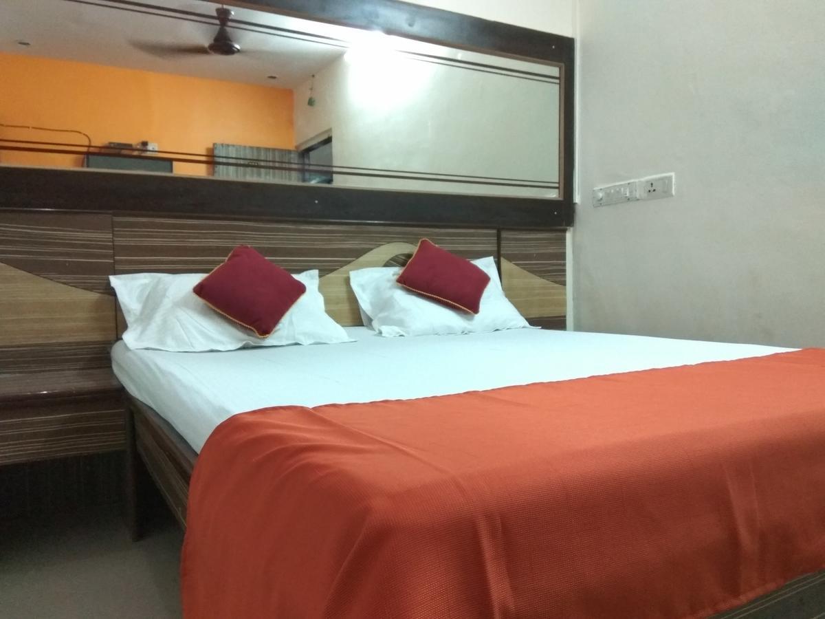 Hotel Shiva Панвел Екстер'єр фото